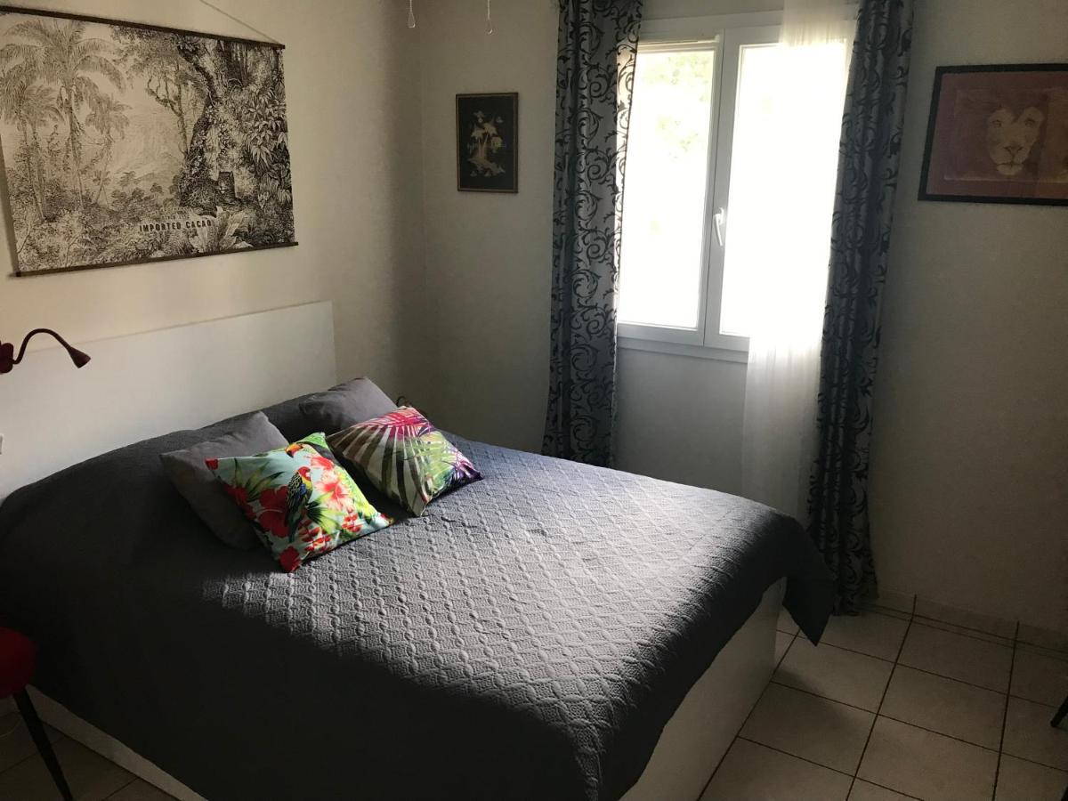 Chambre Du Merle Illats Bagian luar foto